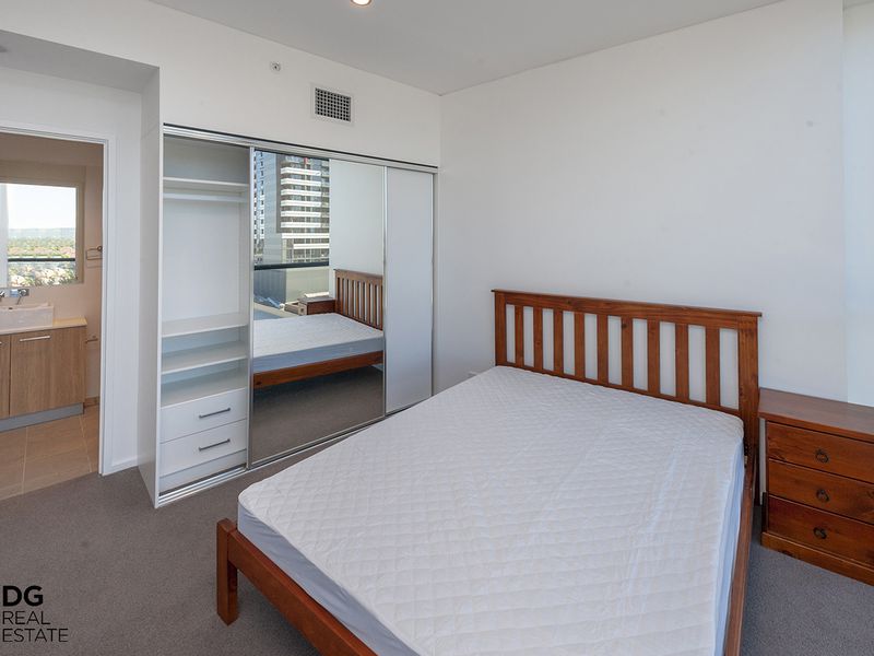 28422-Apt806-0016 (1).jpg